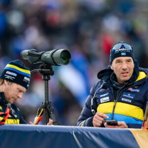 Skyttetränarna Johan Hagström och Jean-Marc Chabloz under VM i Nove Mesto Na Morave 2024.